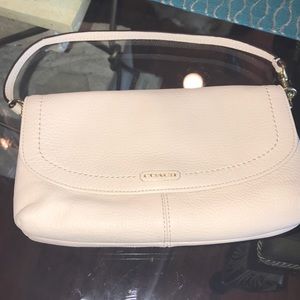 EUC Coach Ivory pebbled leather clutch
